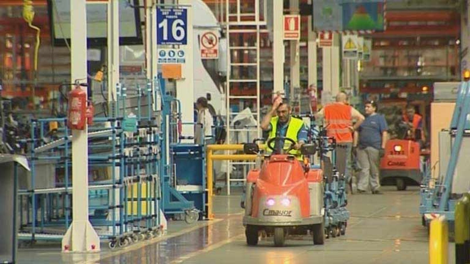 El salario medio cae en las grandes empresas y los costes laborales también