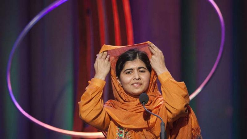 La joven paquistaní Malala Yousafzai, galardonada con el Premio Sájarov del Parlamento Europeo