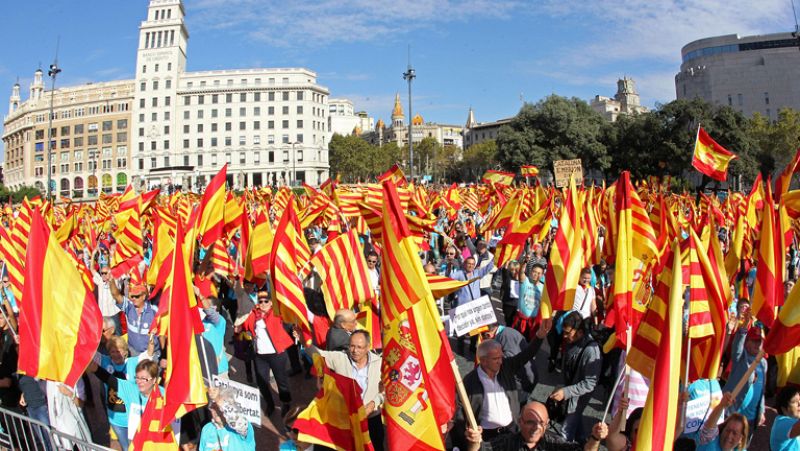 Decenas de miles de personas se concentran en Barcelona a favor de la unidad de España