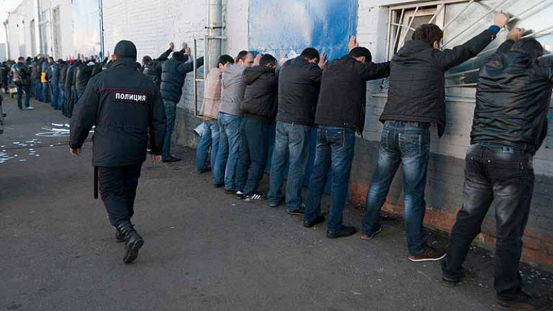 La policía rusa realiza redadas masivas para detener a inmigrantes clandestinos