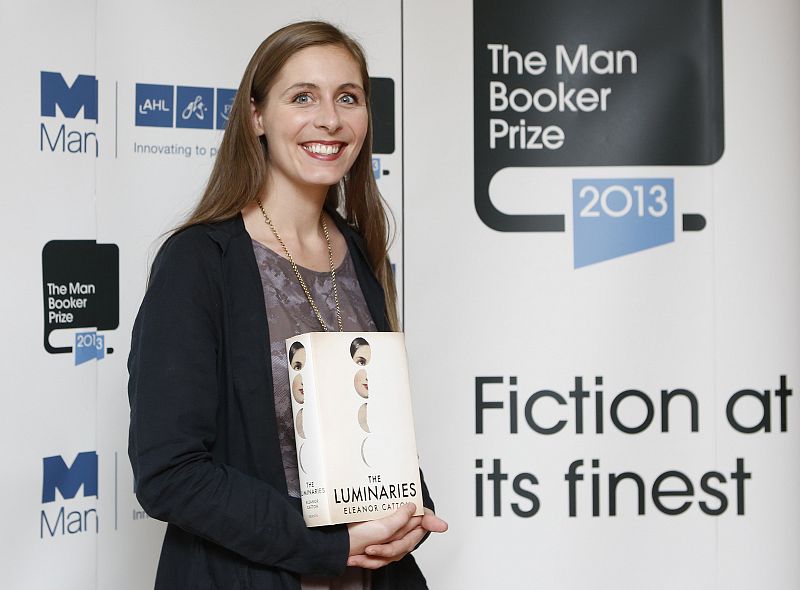 Eleanor Catton gana a sus 28 años el Man Booker Prize con 'The Luminaries'