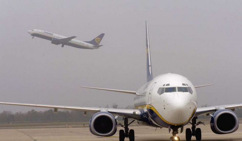 La Comisión Europea investiga los acuerdos de Ryanair con los aeropuertos de Girona y Reus