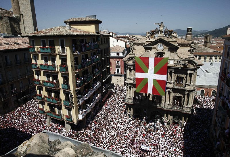 Libres con cargos los seis detenidos por colocar una ikurriña en el chupinazo de los sanfermines