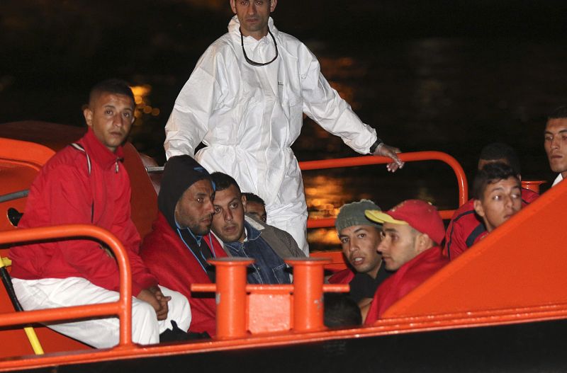 Salvamento Marítimo rescata a 38 inmigrantes en dos pateras interceptadas en aguas de Almería