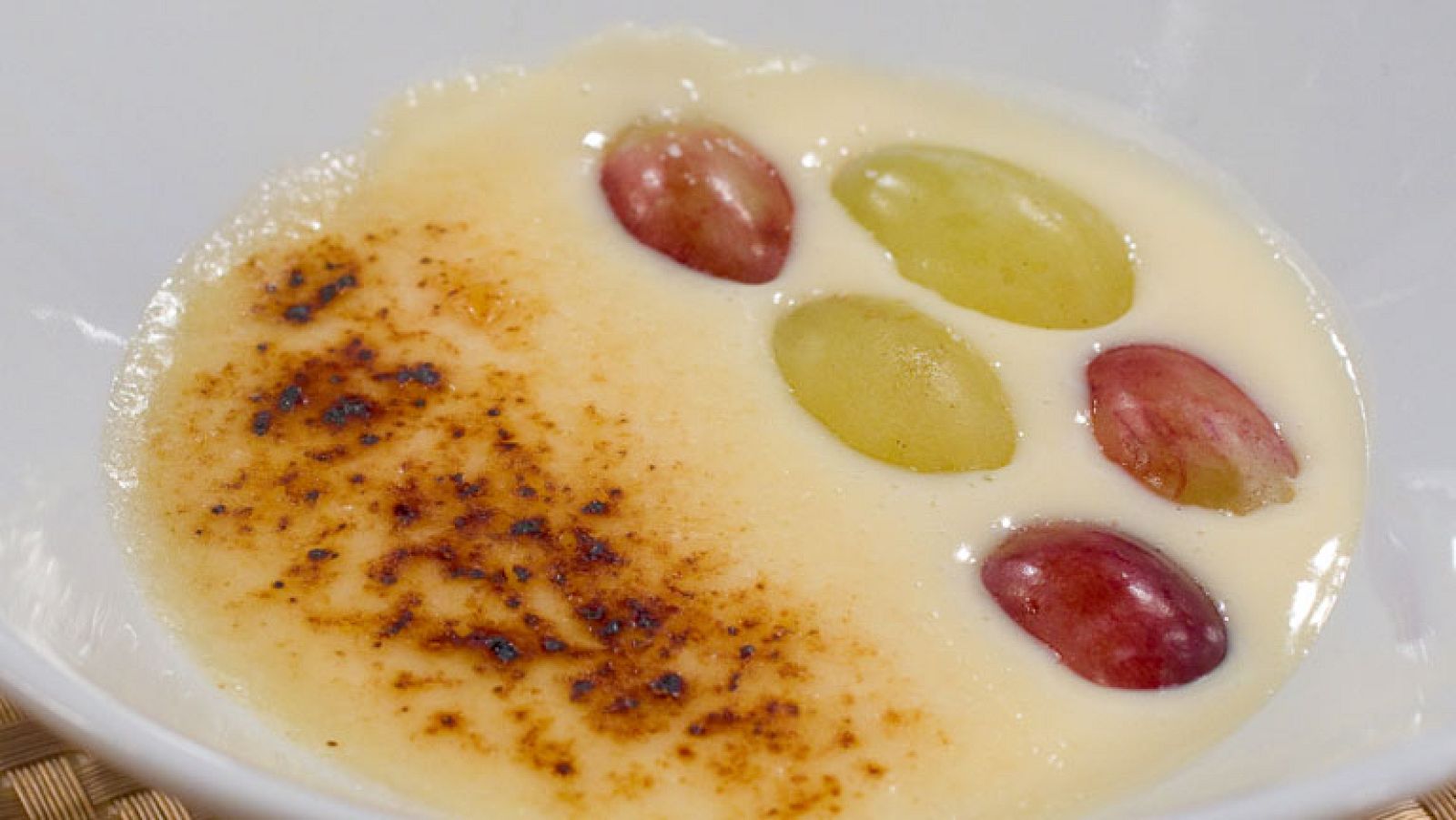 Crema catalana con uvas