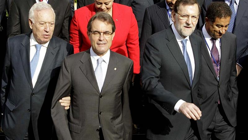 Mas y Rajoy escenifican con un "educado" saludo un nuevo desencuentro protocolario