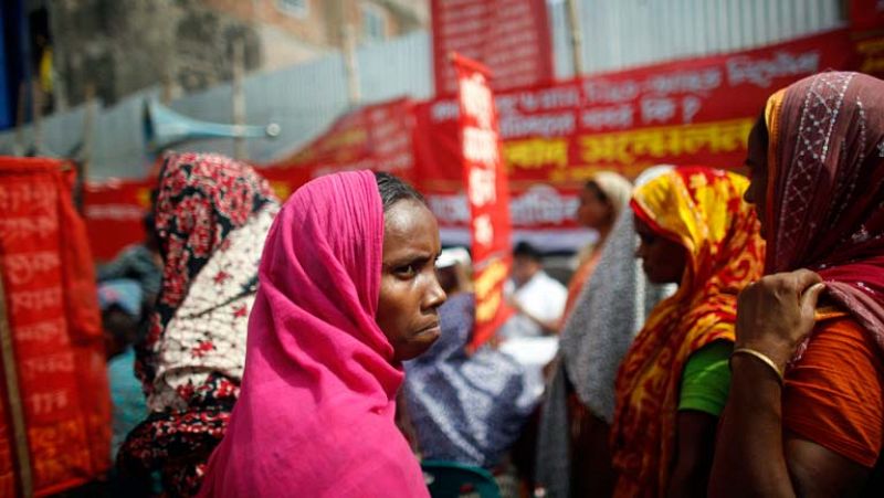 Las víctimas del derrumbe de Bangladesh esperan compensaciones seis meses después