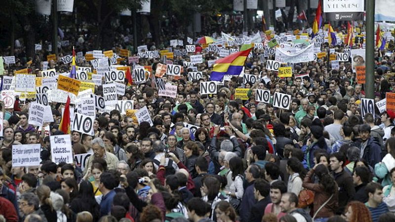 Miles de personas salen a la calle en la huelga educativa contra la ley Wert y los recortes