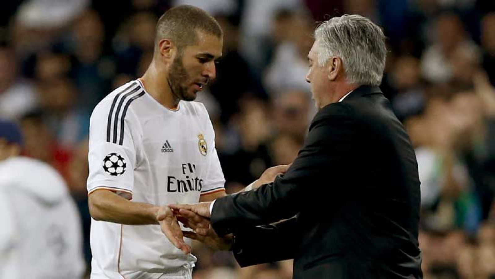 Quizás por tanta novedad es difícil adivinar los equipos inicales de cada equipo, hay varias incógnitas. Mucho más después de que Ancelotti dejará entrever anoche que Bale será titular en el Camp Nou. En el Barça las dudas se concentran en defensa y