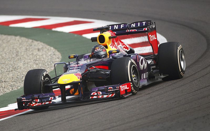 Vettel reafirma su dominio en India en los libres y Alonso es quinto