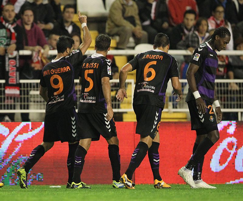 El Valladolid impone su dominio con una goleada en Vallecas