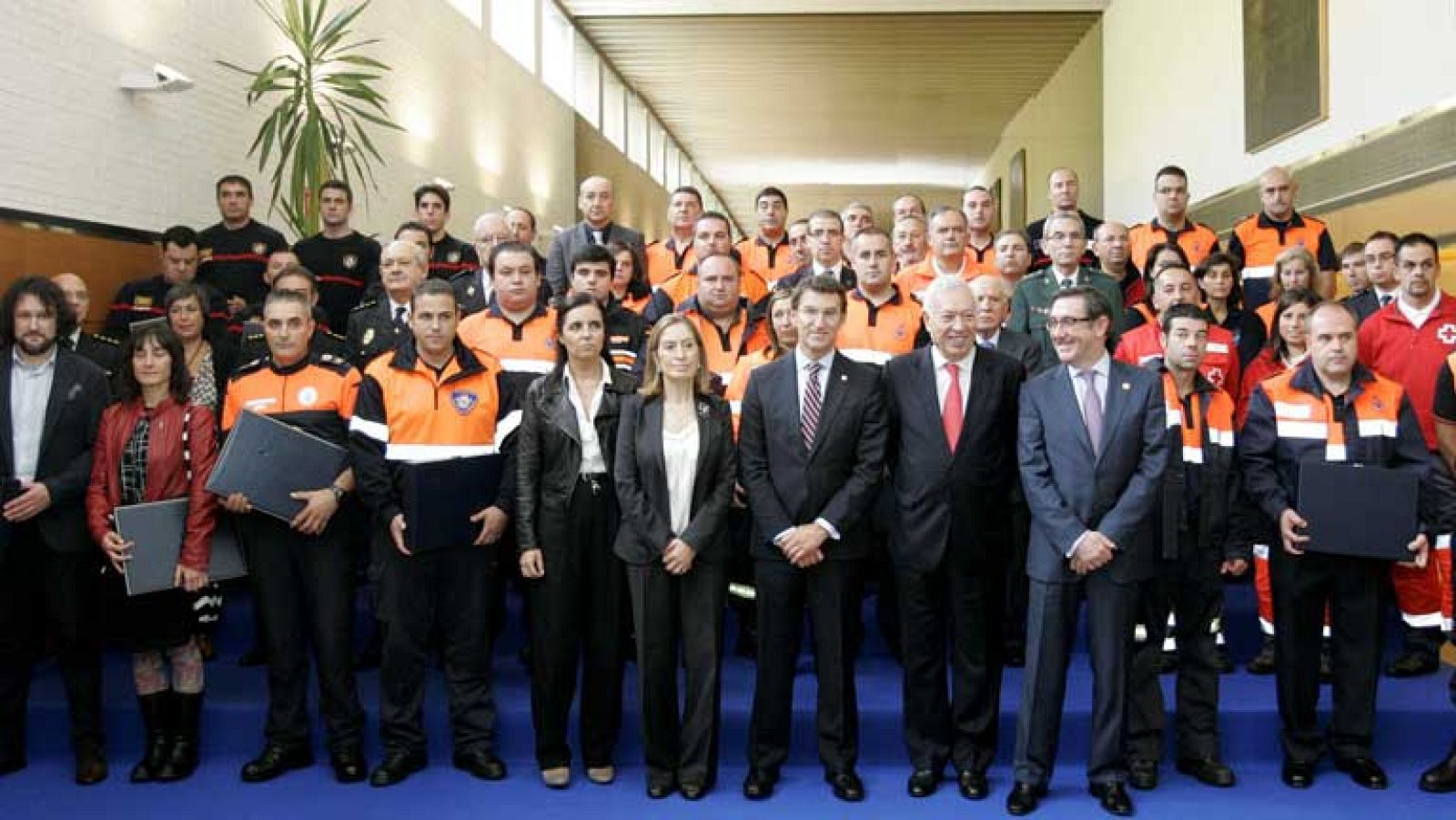 Placa de Honor del Mérito Civil a quienes ayudaron en el accidente de tren de Santiago