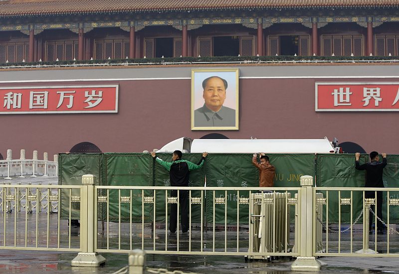 Mueren cinco personas al irrumpir un vehículo en la plaza de Tiananmen, en Pekín