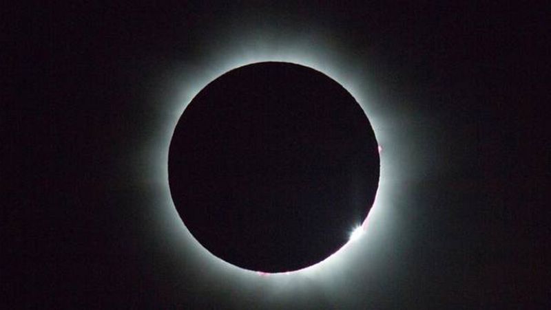 Astrónomos españoles retransmitirán desde Kenia el primer eclipse total de Sol del año