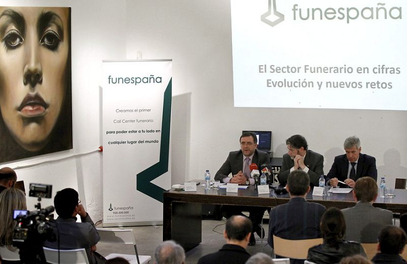 La facturación del sector funerario en España cae un 15% por la crisis y la subida del IVA