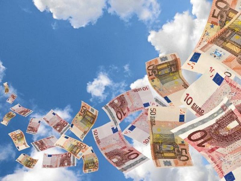 La mejora hasta agosto de la inversión extranjera y los depósitos revierte la fuga de capitales