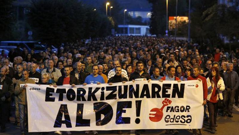 Miles de personas exigen en Arrasate el mantenimiento del empleo de Fagor