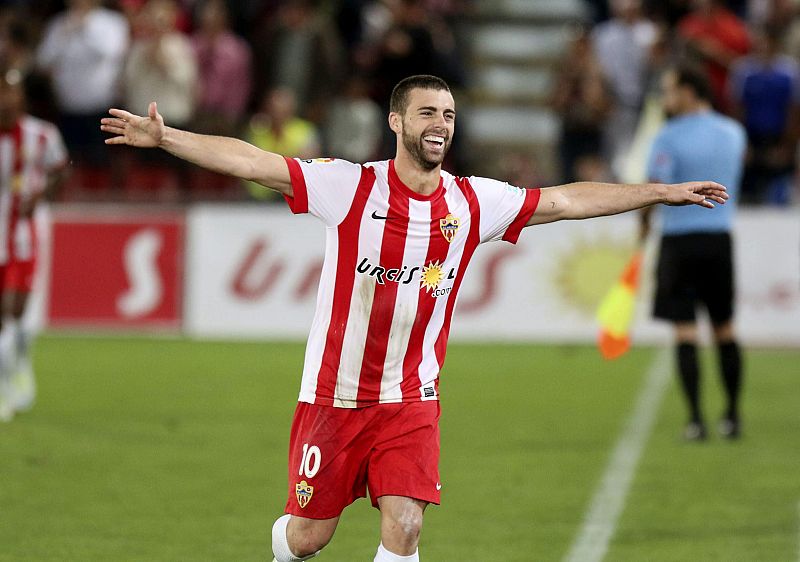 El Almería despierta y vence a un rival directo por la permanencia