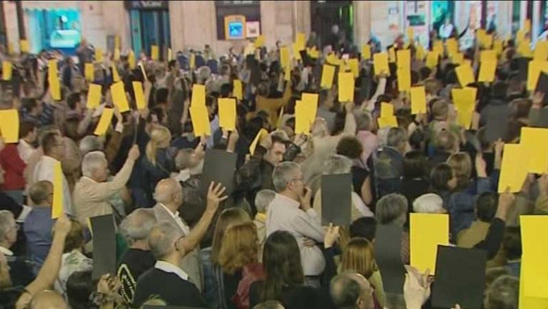 Miles de personas piden la imputación de los directivos del metro de Valencia accidentado