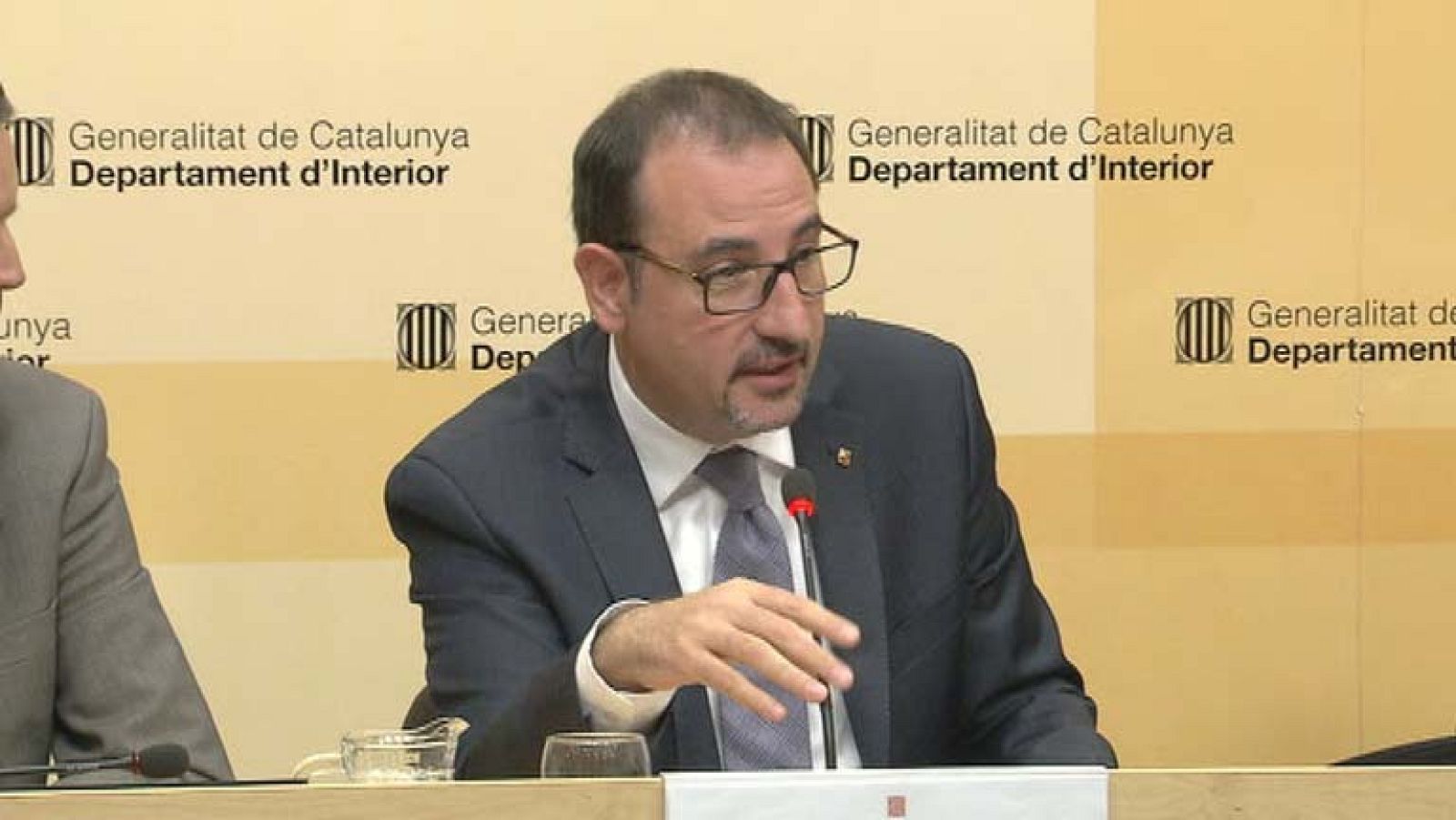 La juez imputa cuatro delitos a los ocho agentes de los Mossos, por la muerte de Juan A. Benítez