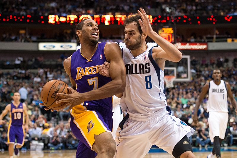 Calderón y Ellis dan una lección de baloncesto a los Lakers