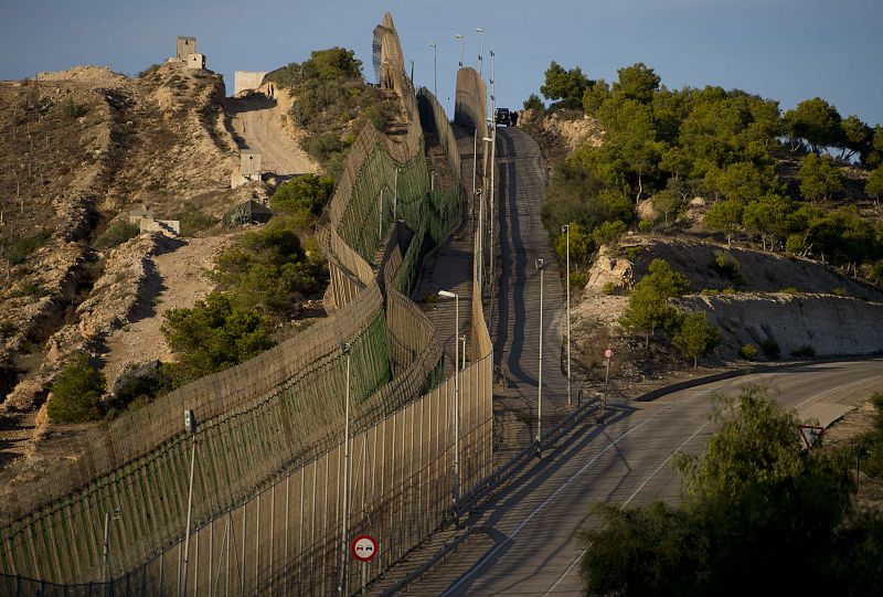 Marruecos aborta el intento de unos 200 subsaharianos de acercarse a la valla de Melilla