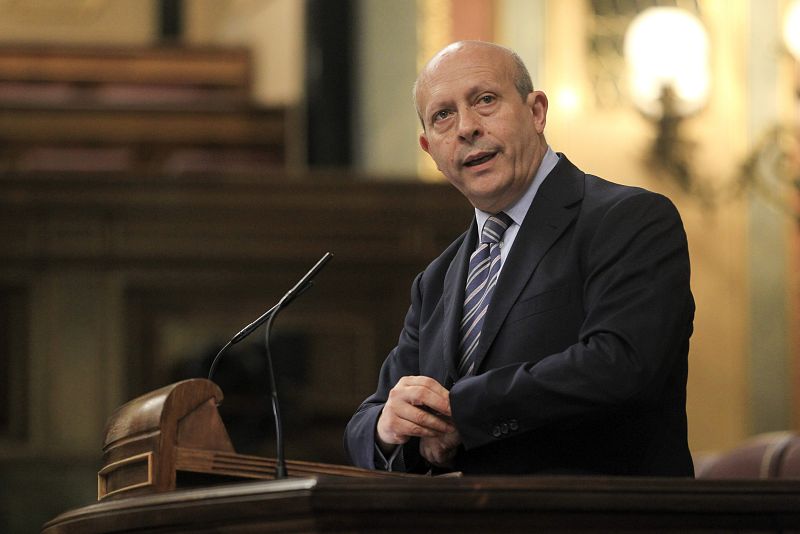 El Supremo acuerda no suspender el decreto de becas de Wert que deja en 5,5 la nota de acceso