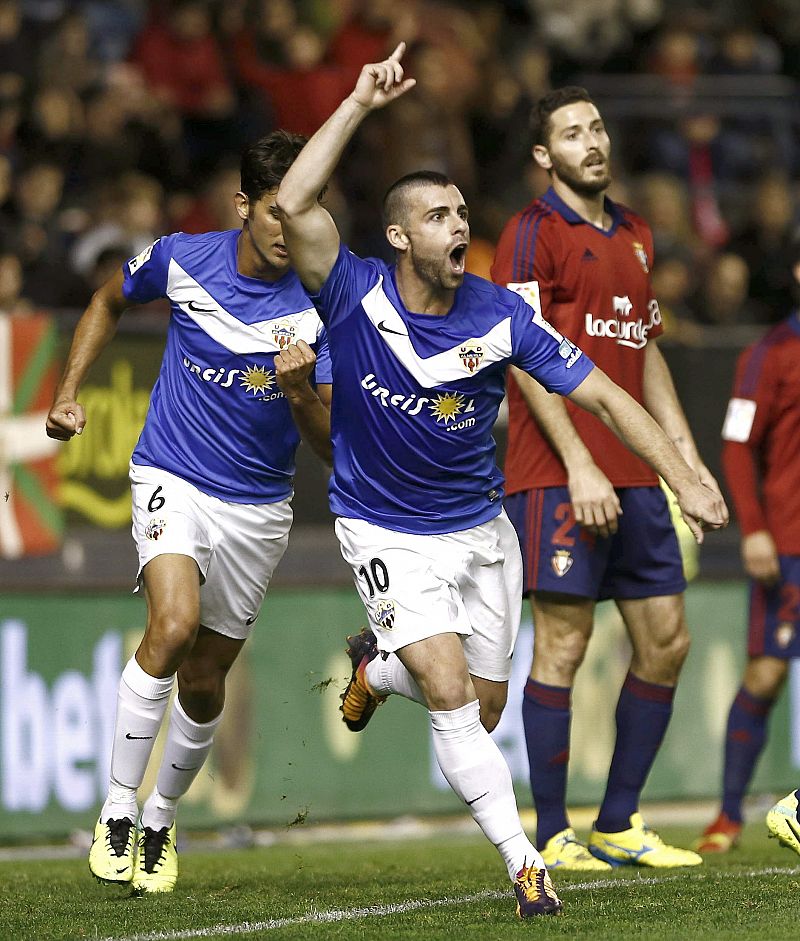 El Almería saca petróleo de su visita al feudo de Osasuna