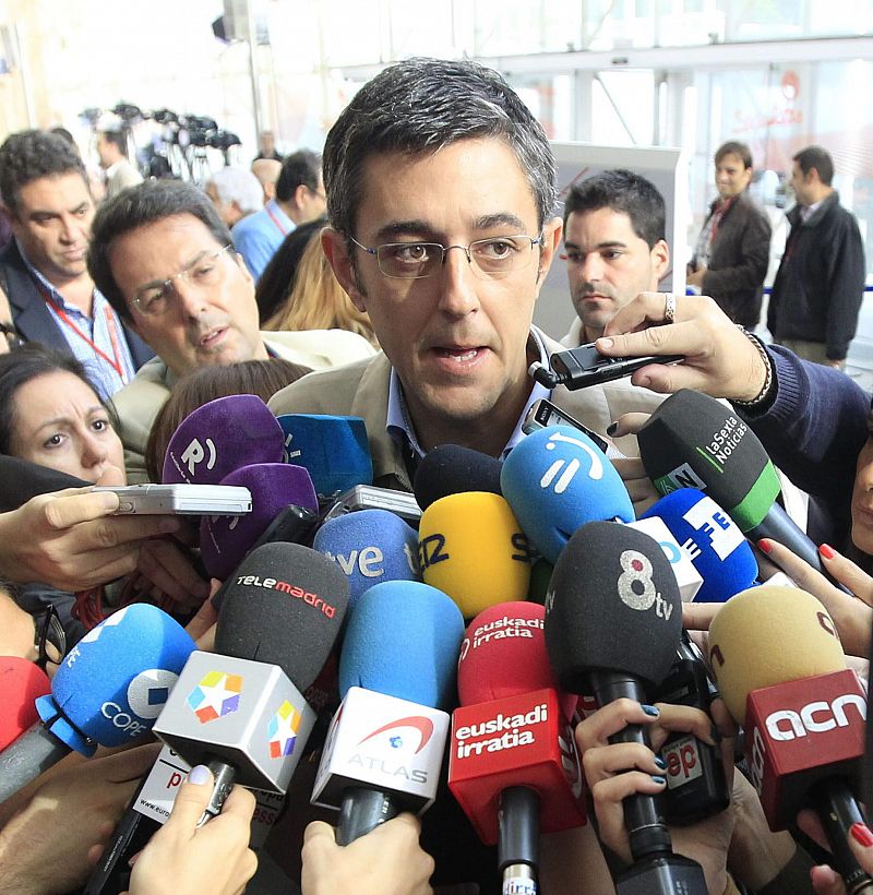 Los posibles candidatos a las primarias del PSOE no mueven ficha en la Conferencia Política