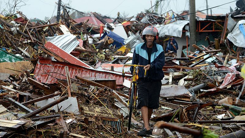 Destrucción total y completa desesperación en Filipinas tras el paso del tifón Haiyan