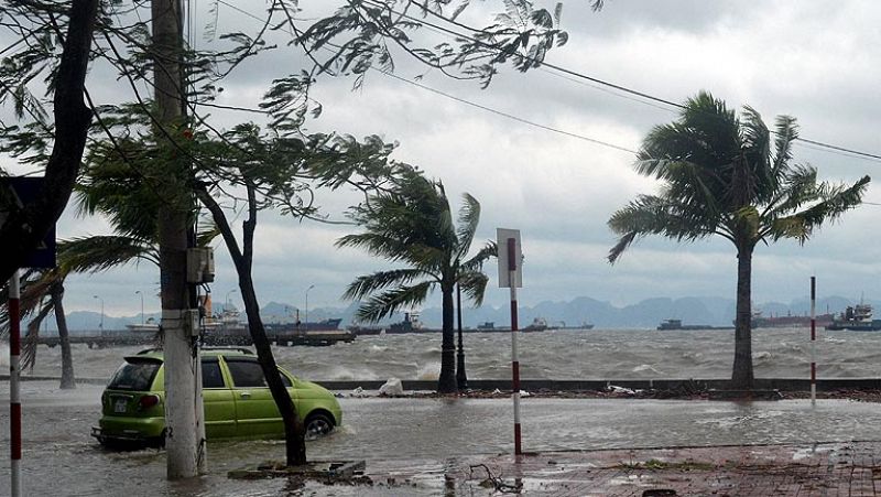 El tifón Haiyan deja ya seis muertos en Vietnam y otros seis en China tras arrasar Filipinas