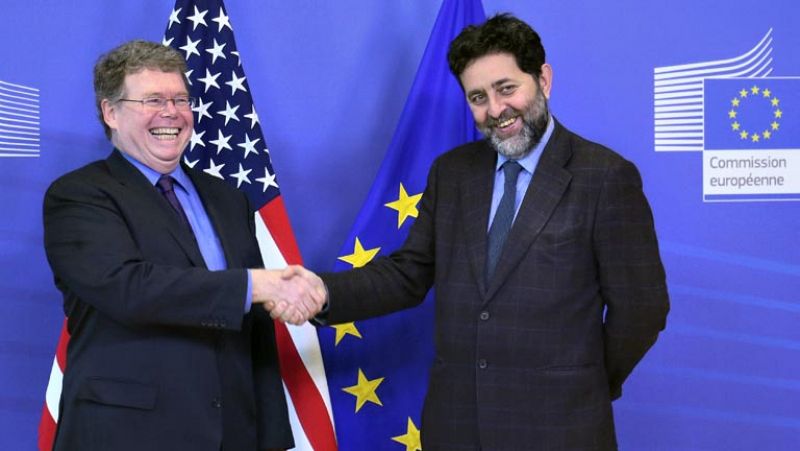 La UE y EE.UU. retoman las negociaciones sobre libre comercio, pese a la tensión por el espionaje