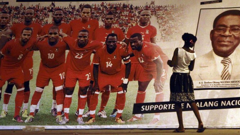 La selección española, en la corte de Obiang