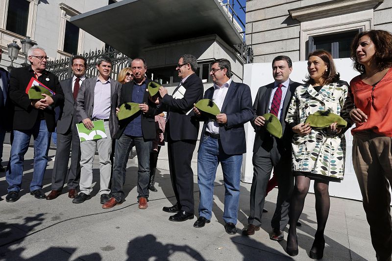 La oposición pide aplicar la 'tasa Tobin' desde 2014 y luchar contra la pobreza con sus fondos