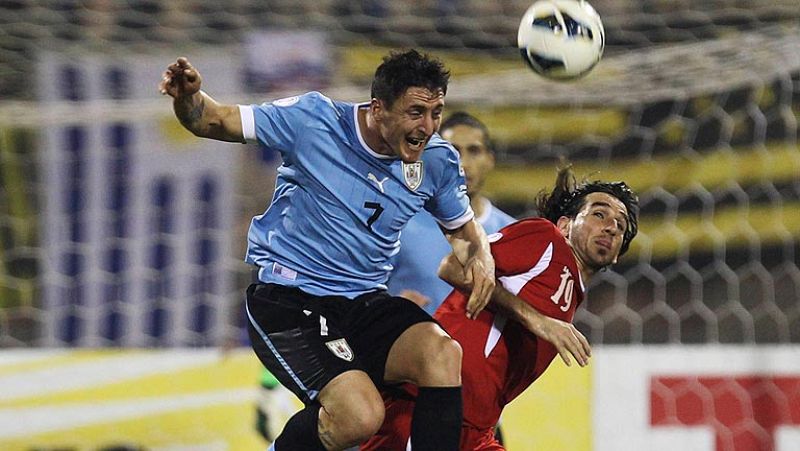 Uruguay golea a Jordania en la repesca y deja casi sellado el billete a Brasil