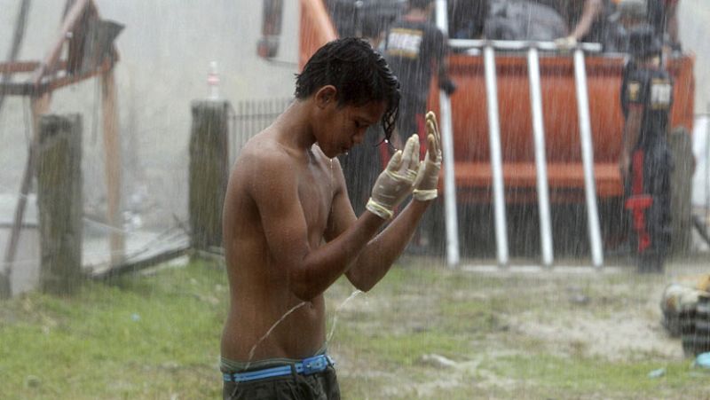 El Gobierno de Filipinas, bajo presión para acelerar el reparto de ayuda a las víctimas del tifón