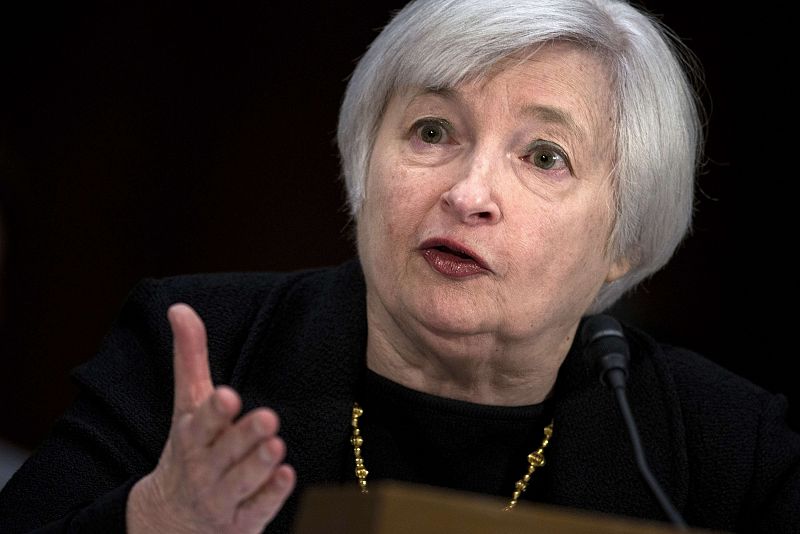 Yellen defiende la política monetaria expansiva de la Fed, aunque "no puede continuar para siempre"