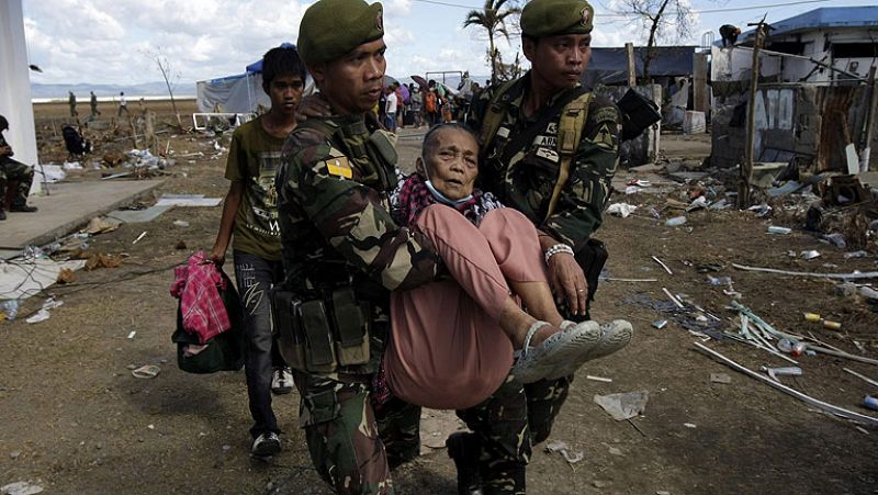 Naciones Unidas cifra en 4.460 los muertos en Filipinas una semana después del tifón