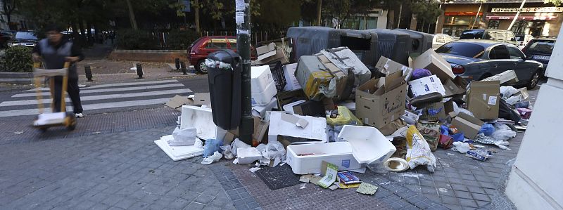 La empresa pública Tragsa encarga a una ETT encontrar trabajadores para limpiar Madrid