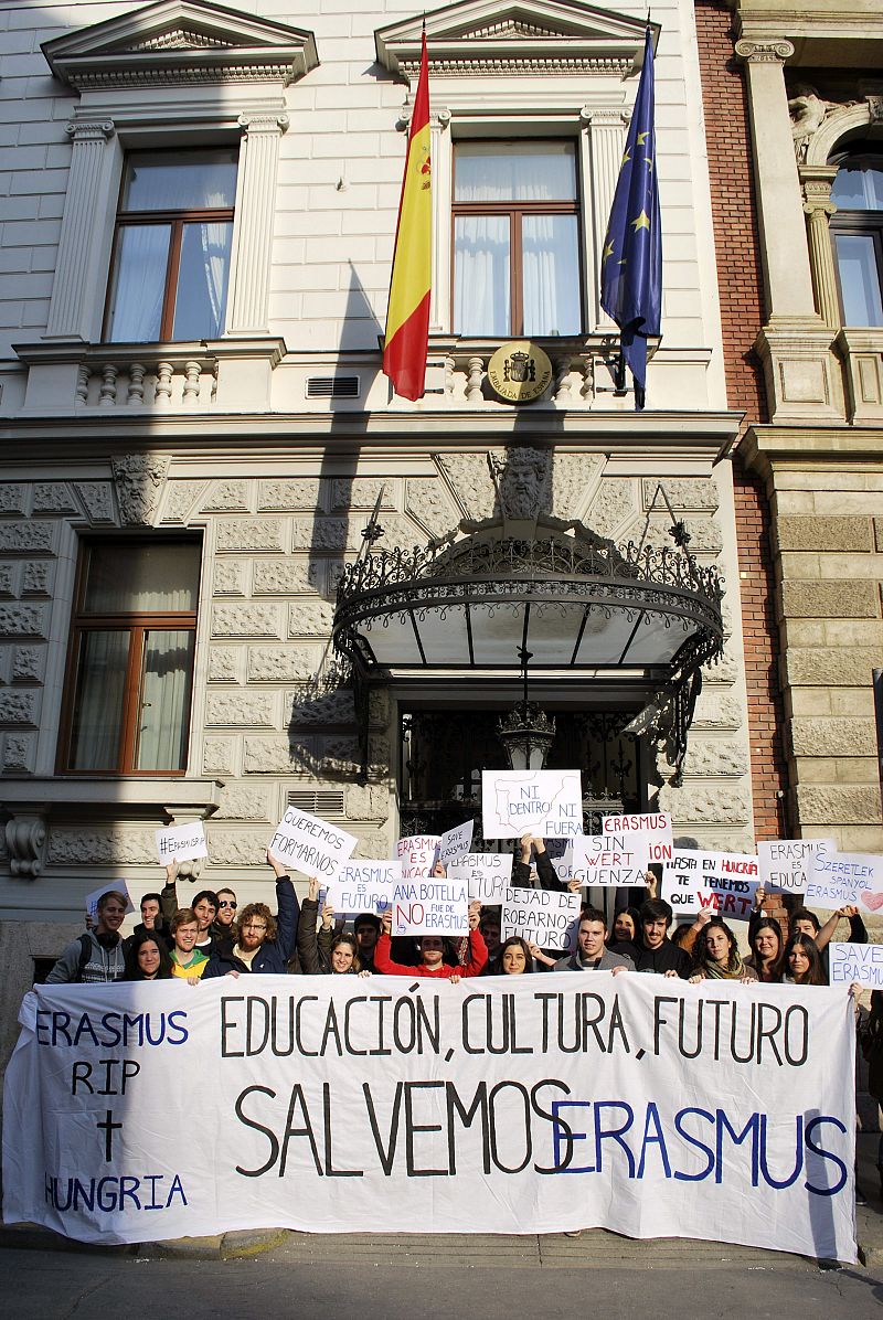Los Erasmus españoles se movilizan contra la incertidumbre sobre las becas