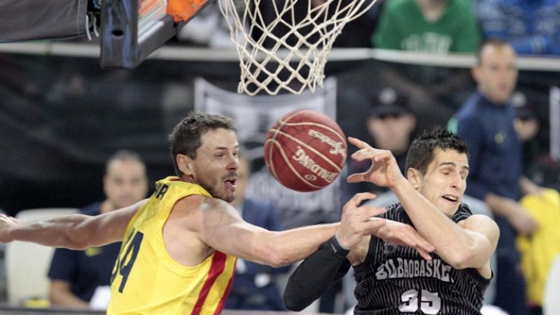 El Bilbao Basket logra su primer triunfo de la temporada ante el Barcelona (80-72)