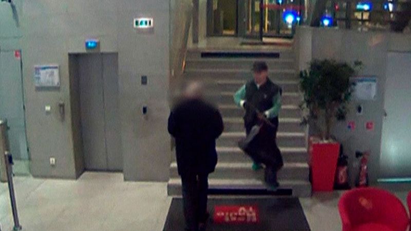 La policía busca al sospechoso de dos tiroteos contra 'Libération' y Société Générale en Paris