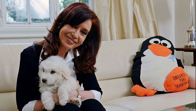 Cristina Fernández renueva su gabinete y retoma su actividad con un vídeo