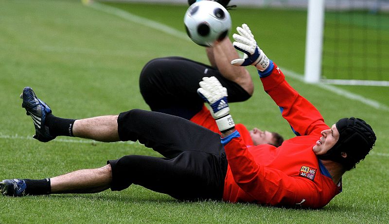 La anfitriona Suiza tiene un difícil estreno contra la República Checa