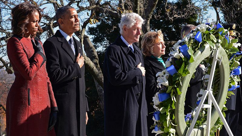Obama y los Clinton honran a Kennedy en vísperas del aniversario de su muerte