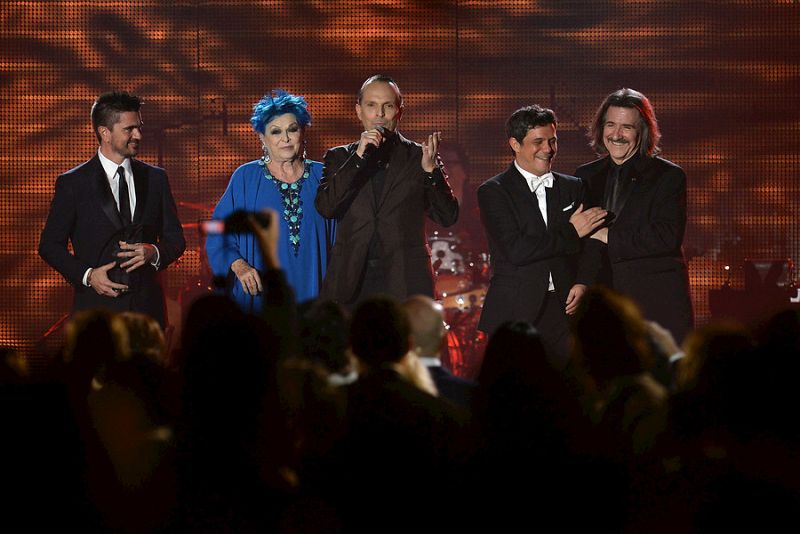 Las estrellas latinas rinden un sentido homenaje a Miguel Bosé