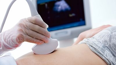 Más del 80% de los abortos financiados por el sistema público se realizan en centros privados, según un informe