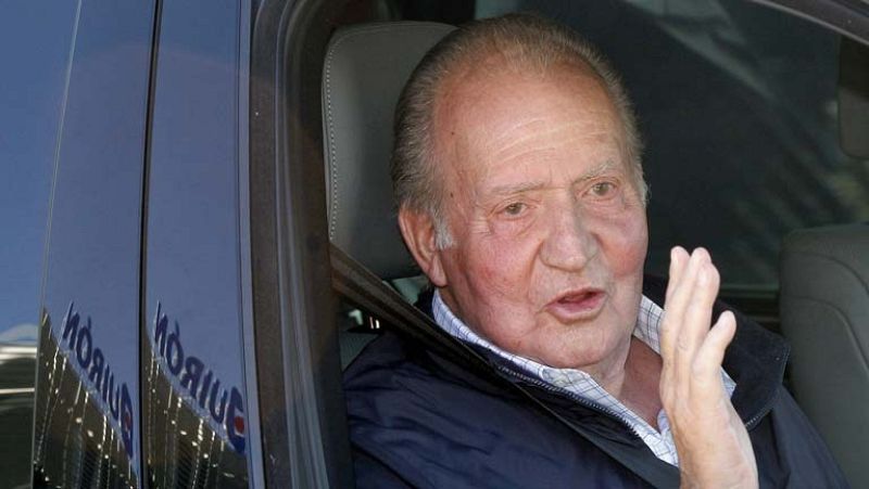 El rey, a su salida del hospital tras recibir el alta: "Todo ha ido muy bien, fenomenal"