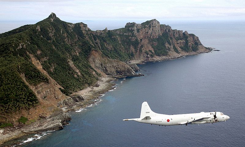 China eleva la tensión con Japón al crear una "zona de seguridad aérea" sobre las Senkaku