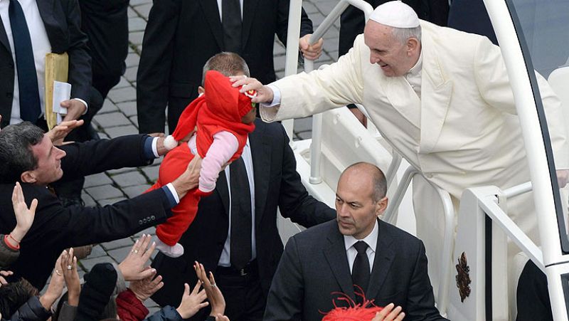 El papa Francisco dice que debe "pensar en una conversión del papado"